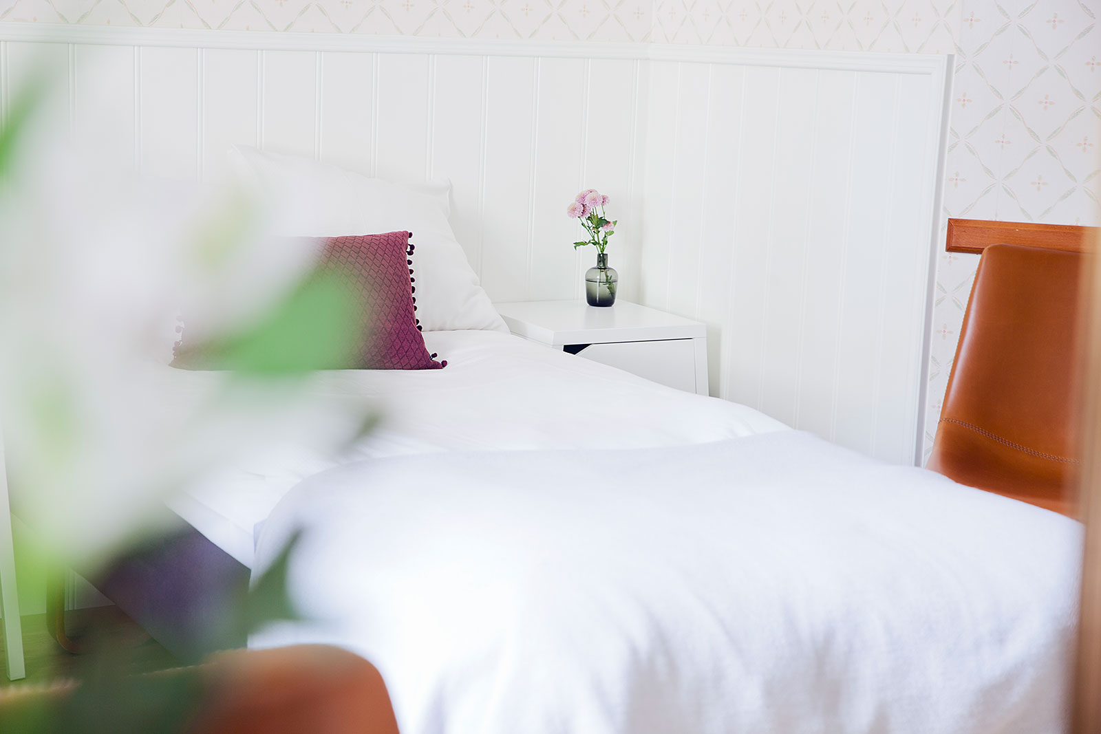 Säng i ett standardrum på Zinkensdamm Hotell